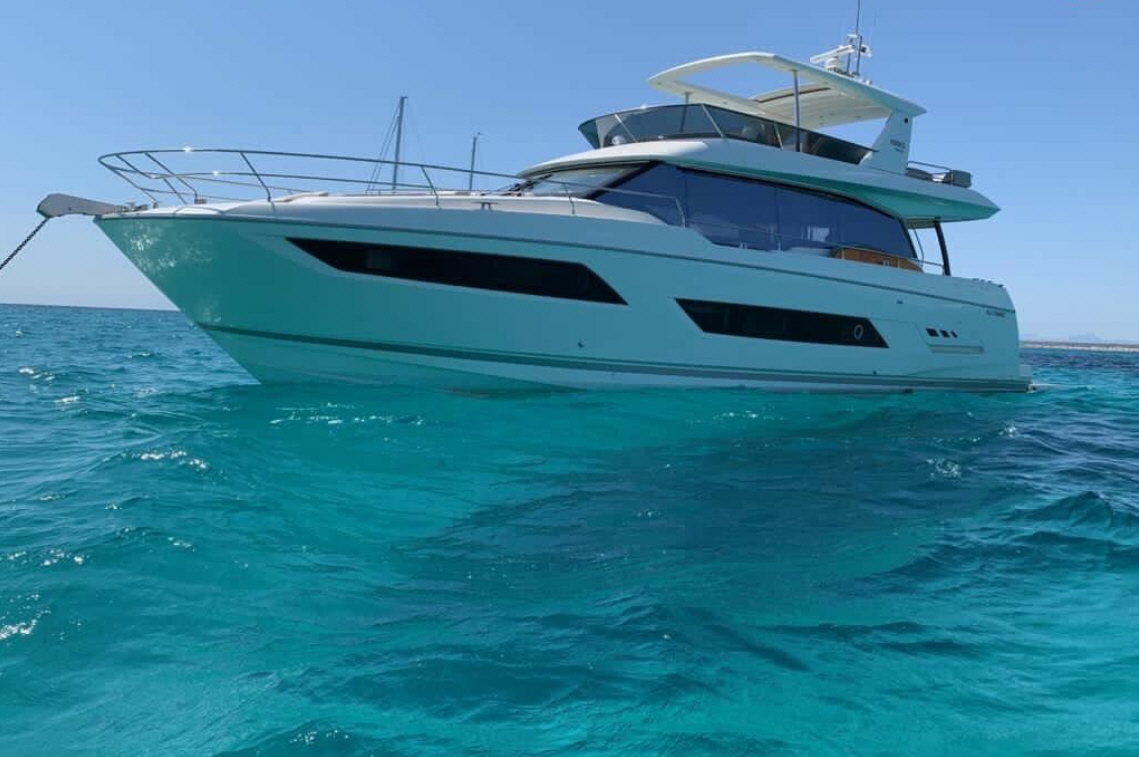 Boat hire in Antibes